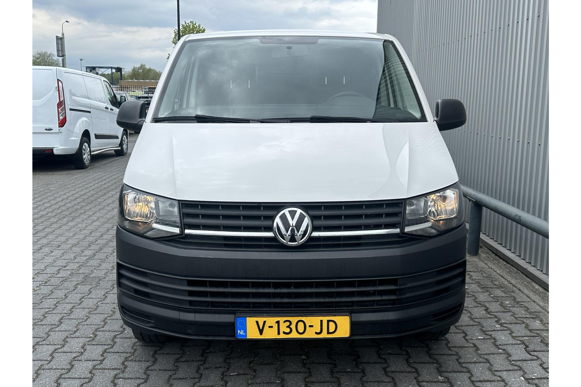 Volkswagen Transporter 2.0 TDI L2H1*AIRCO*NAVI*BLUETOOTH*HAAK*BETIMMERING